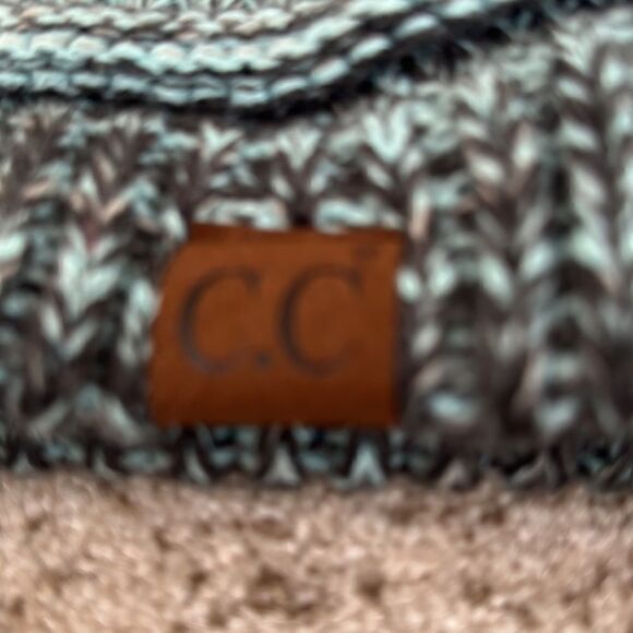 CC Women’s knit Hat O/S - Picture 2 of 6